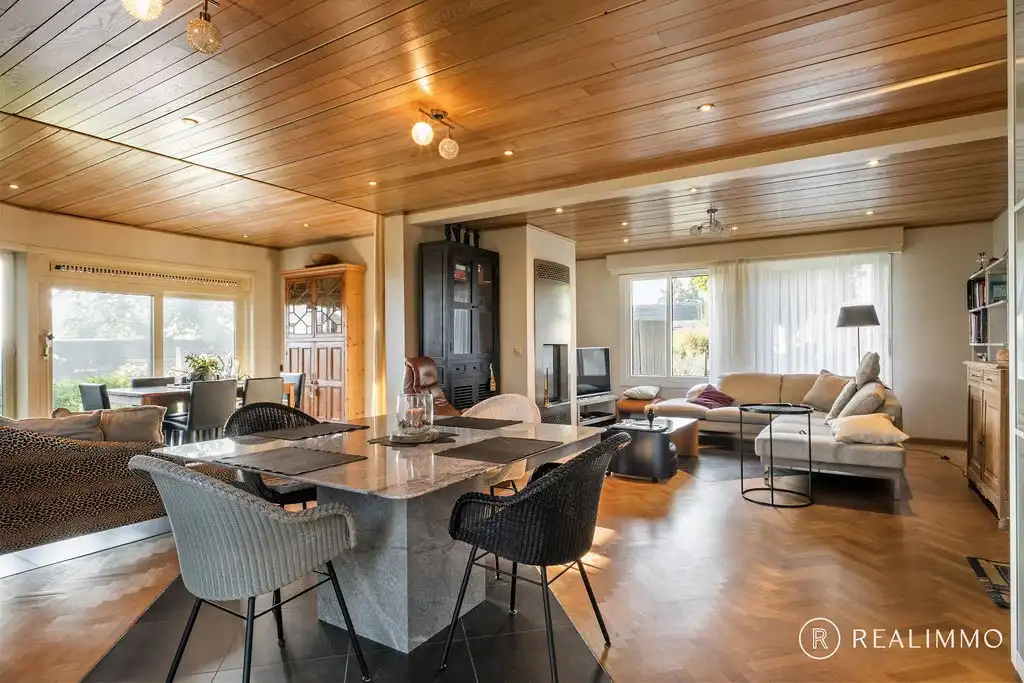 Ruime en instapklare woning met 4 slaapkamers foto 3