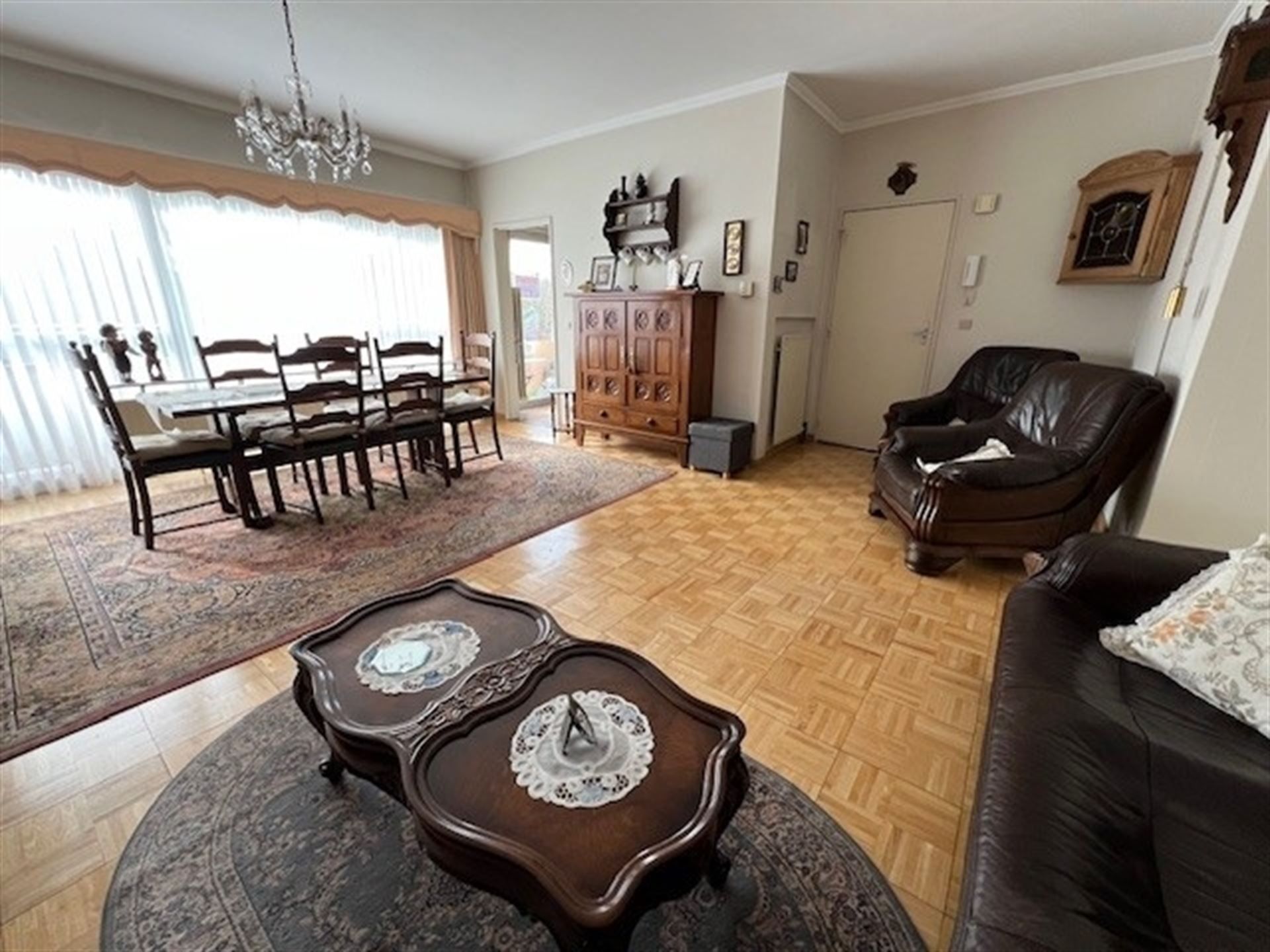 3- slaapkamerappartement gelegen in rustige buurt foto 2