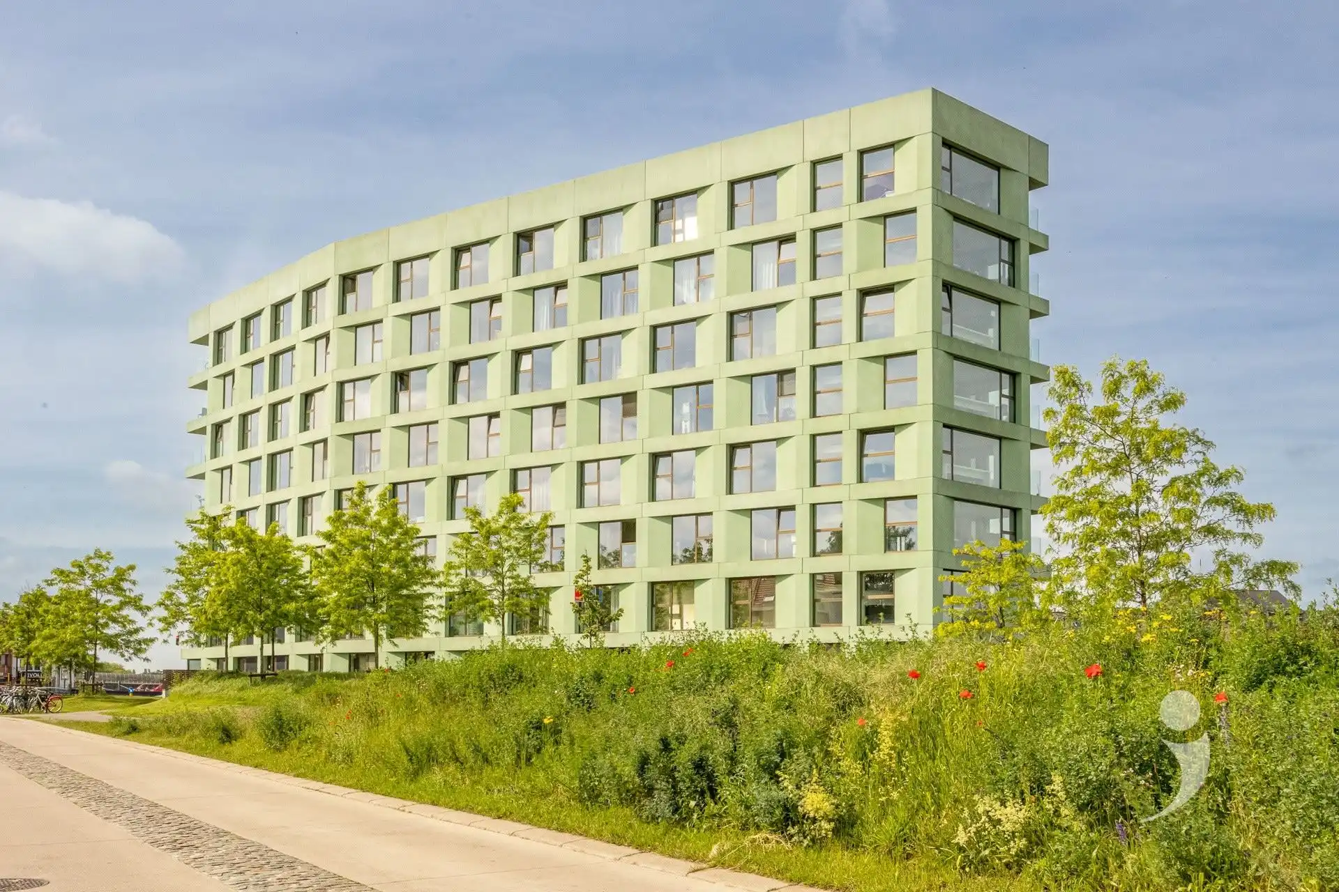 Luxueuze studentenkamer met eigen sanitair en terras foto 2