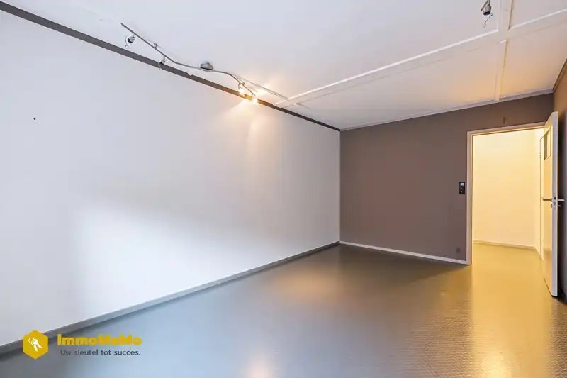 Ruime handelswoonst te koop in de dorpskern van Destelbergen foto 17