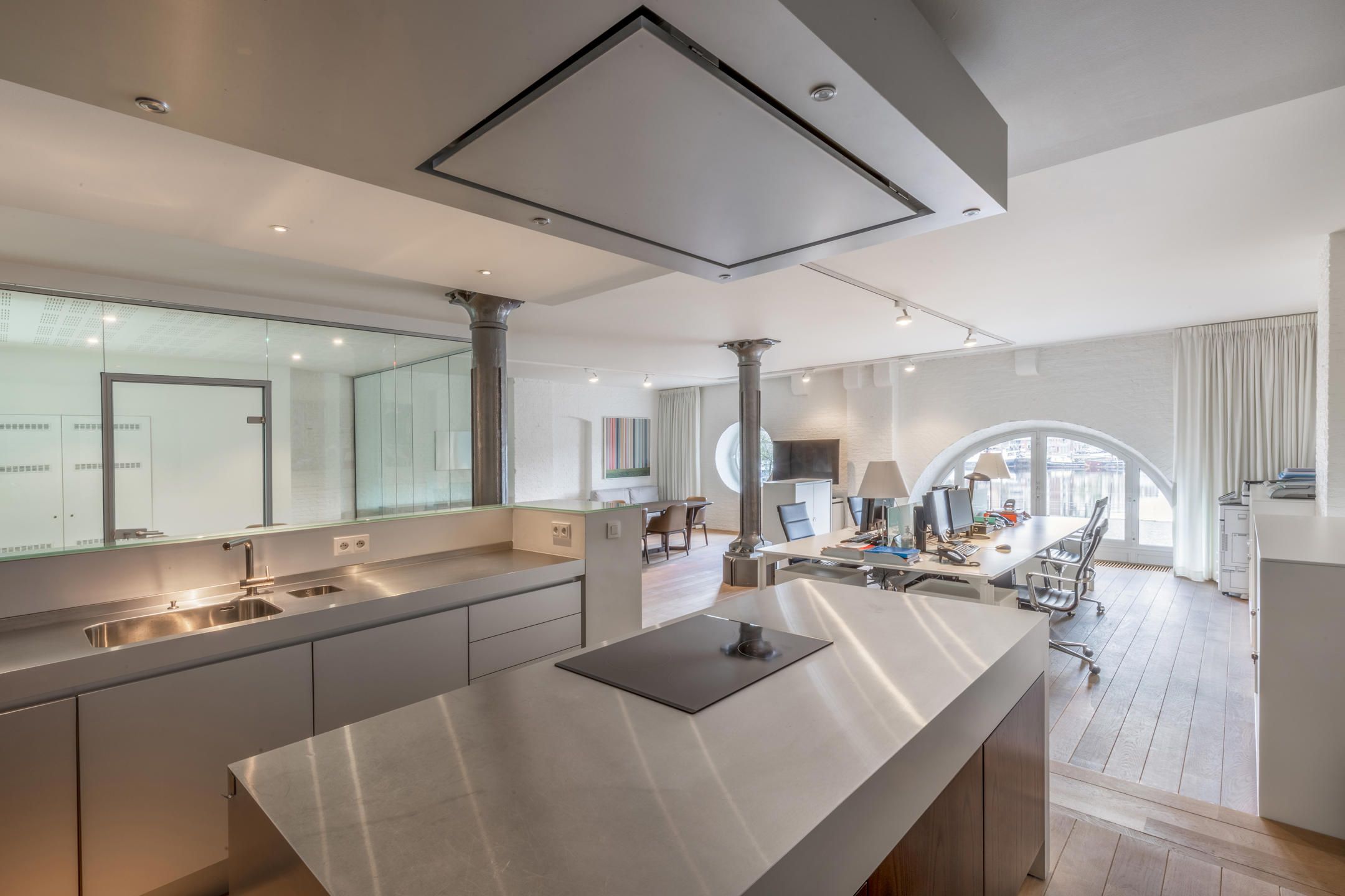 Loft met zicht op het MAS te huur foto 16