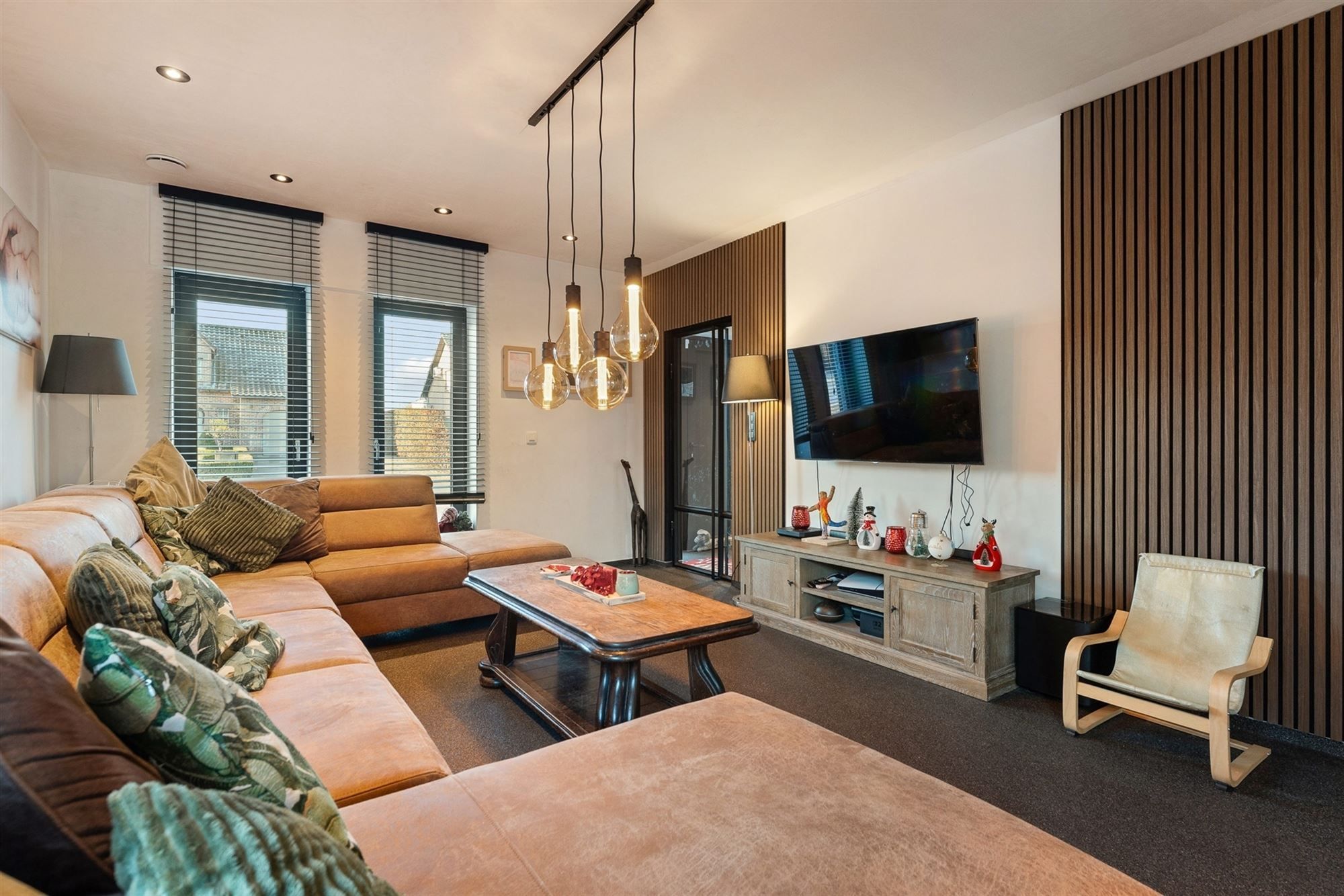 MODERNE EN RECENT GEBOUWDE WONING MET 5 SLAAPKAMERS OP EEN RUIM PERCEEL VAN 13A46CA TE PAAL foto 4