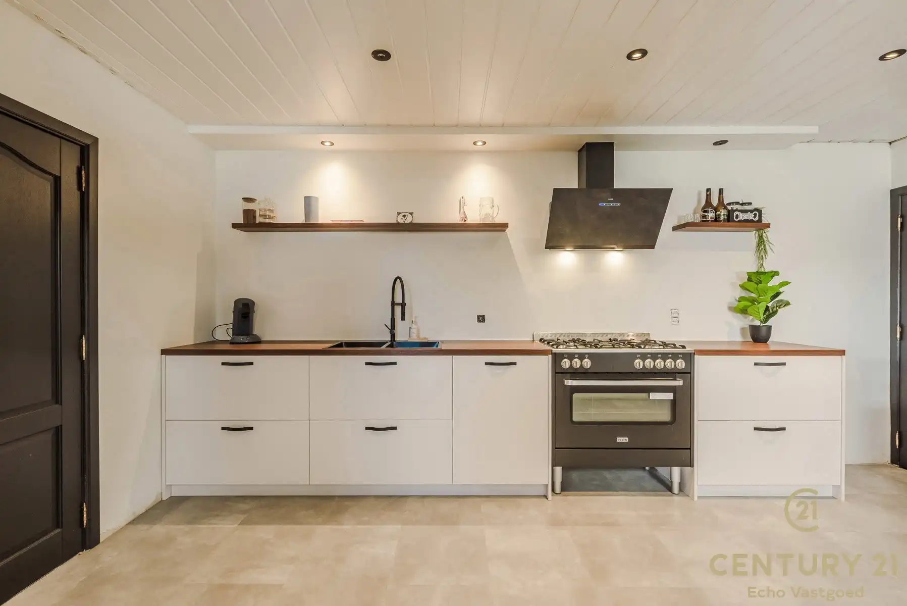 Veelzijdige en ruime centraal gelegen hoekwoning  foto 12