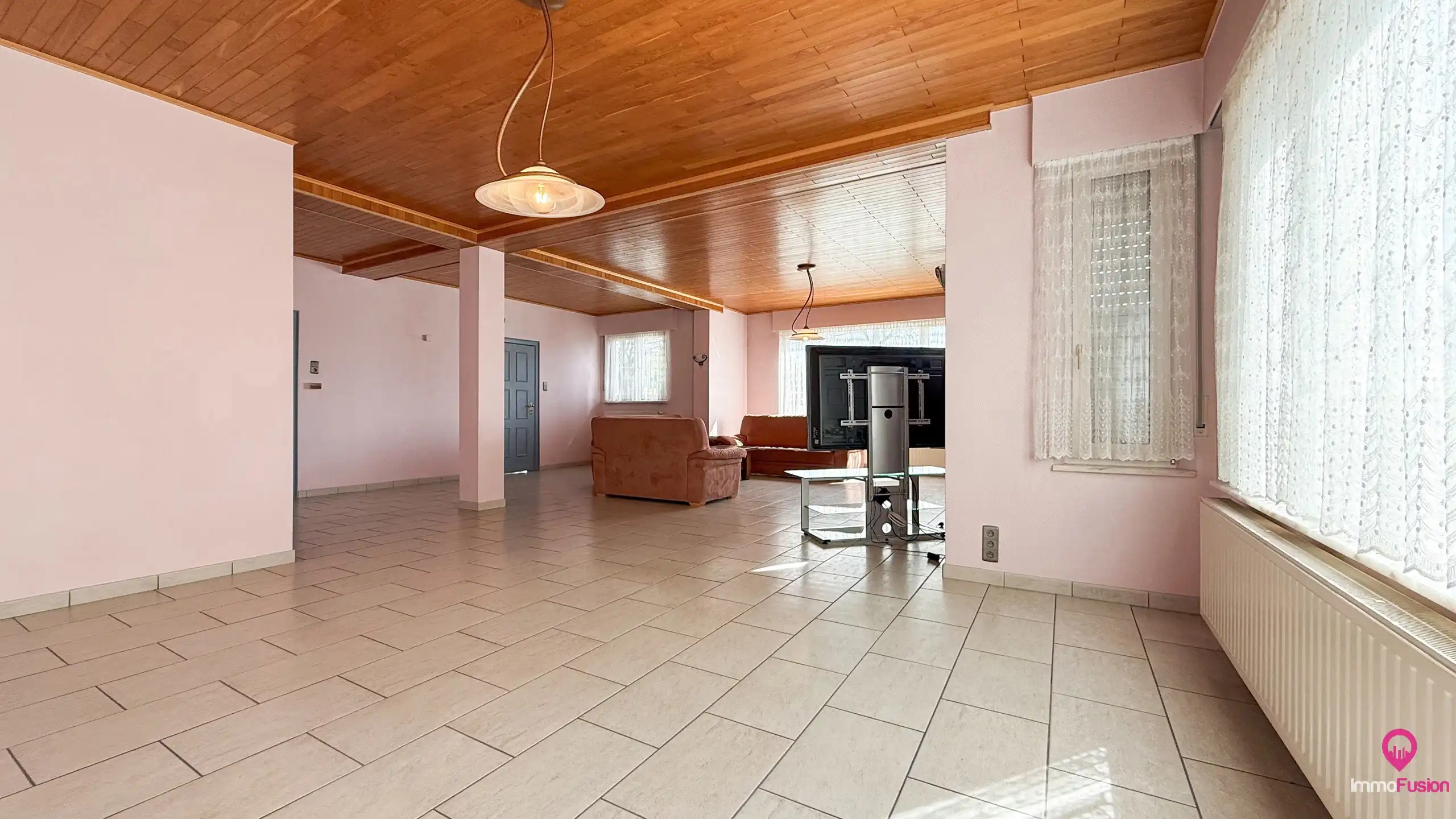 Ruime open bebouwing van 328m² met 5 slpk op toplocatie! foto 4