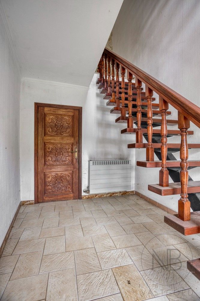 Te renoveren appartemtent met garage te koop! foto 5