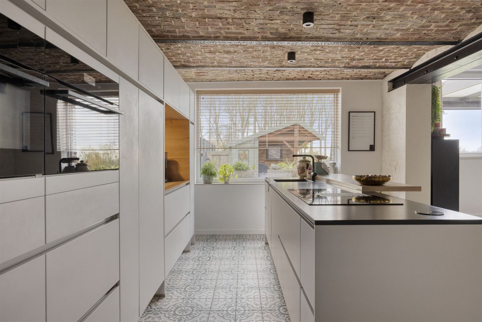 Instapklaar driegevel woning in groene omgeving foto 10