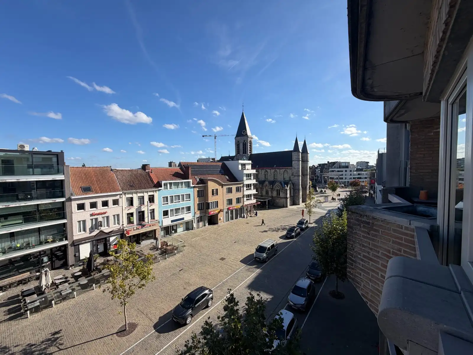 UNIEK DUPLEXAPPARTEMENT MET 2 RUIME TERRASSEN, AUTOSTAANPLAATS EN PRACHTIG UITZICHT OP DE MARKT VAN DEINZE! foto 12