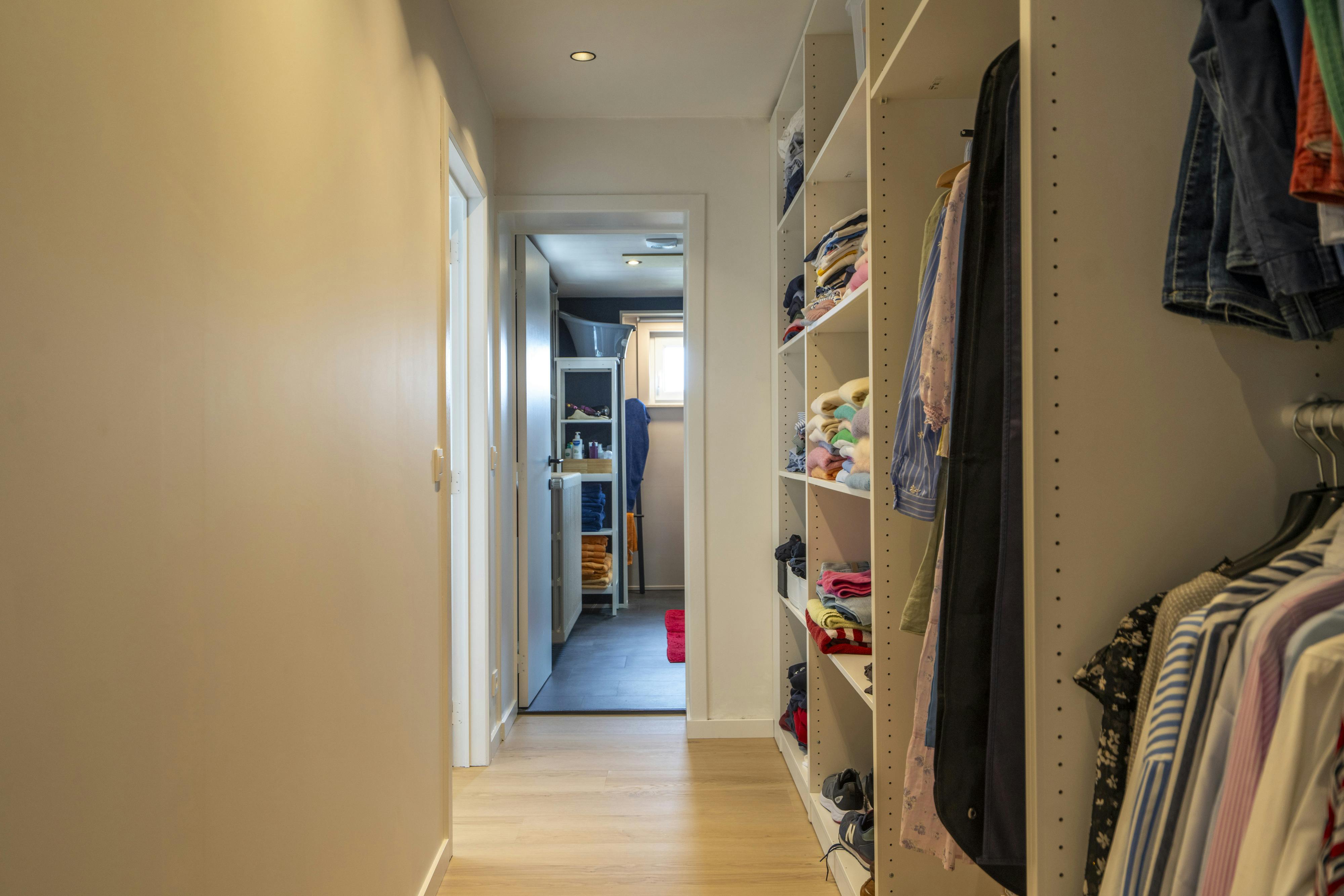 Leuke instapklare bel-etage woning te koop in Wevelgem! foto 16
