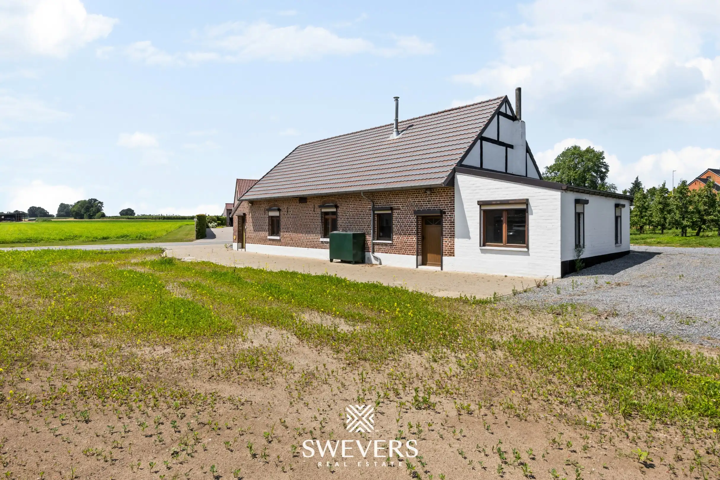 Vrijstaande woning met groot perceel en enorm renovatiepotentieel in Herk-de-Stad foto 6