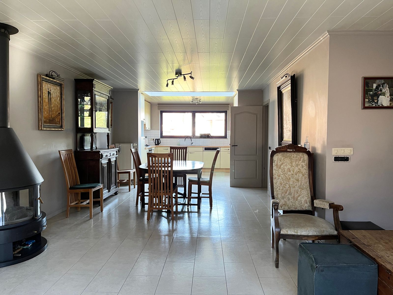 grote woning met mooie tuin foto 12