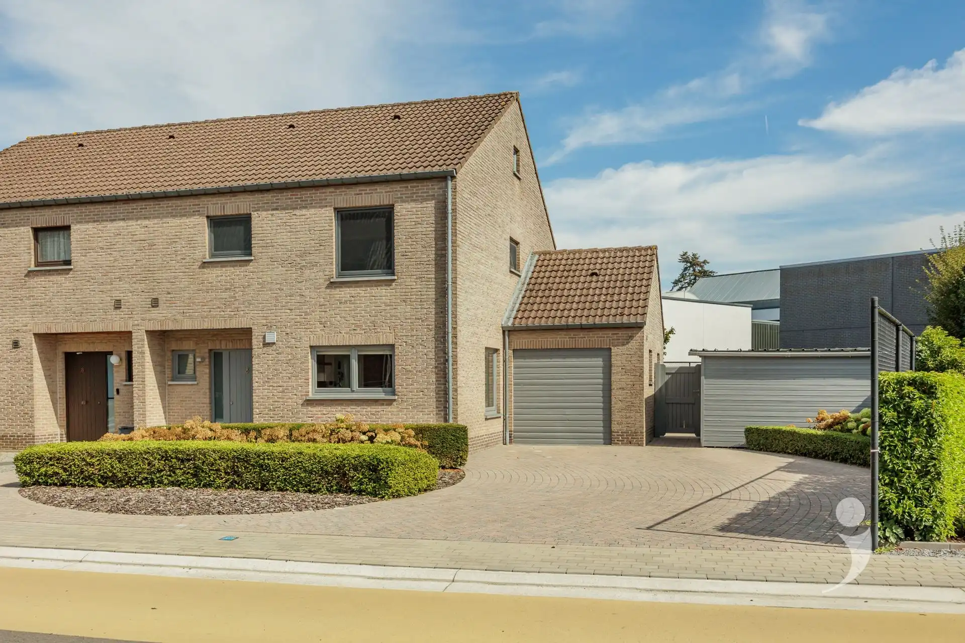 Knappe instapklare gezinswoning op een toplocatie! foto {{pictureIndex}}