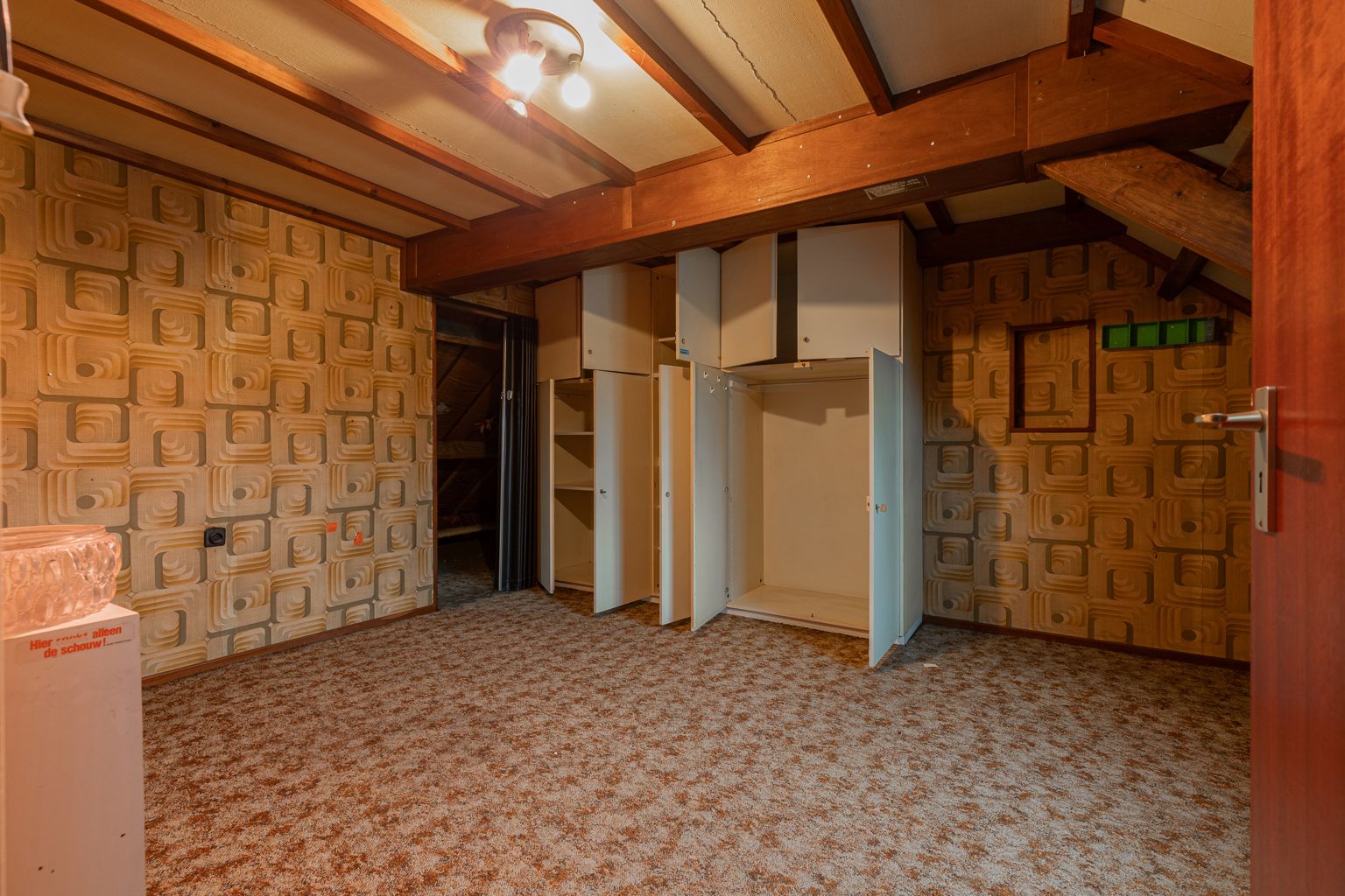 Ruime te renoveren gezinswoning met 4 slpks! foto 14