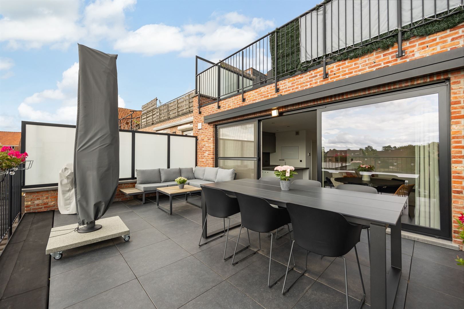 Mooi app. met garage en groot terras! foto 14