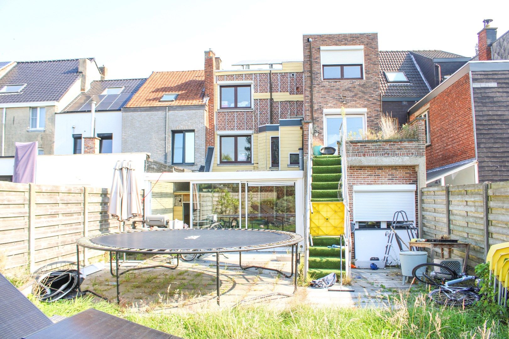 Unieke en ruime woning met vijf slaapkamers, tuin én garage te koop in het hart van Sint-Niklaas! foto 3