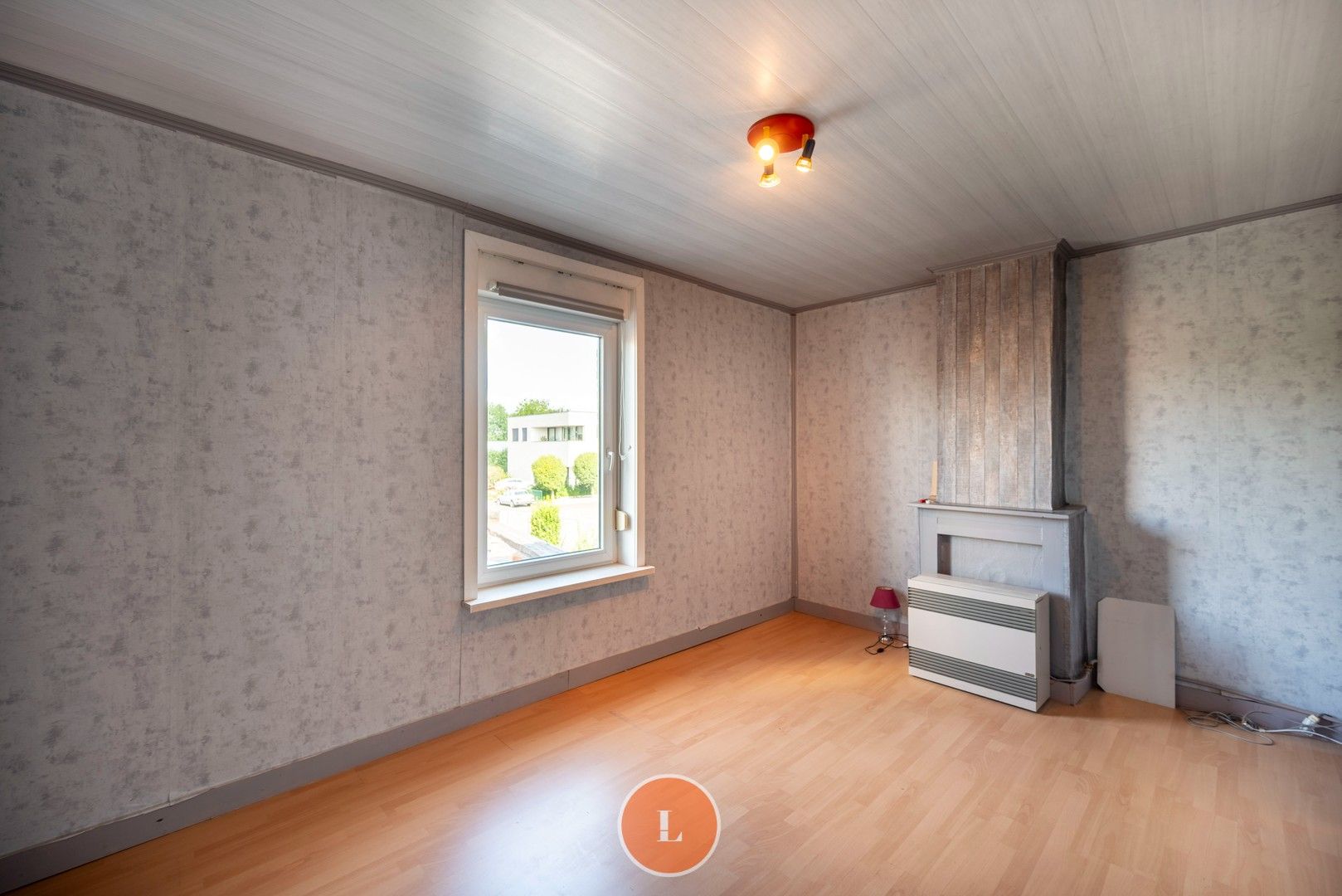 Te renoveren woning met 3 slaapkamers en garage in Menen. foto 12