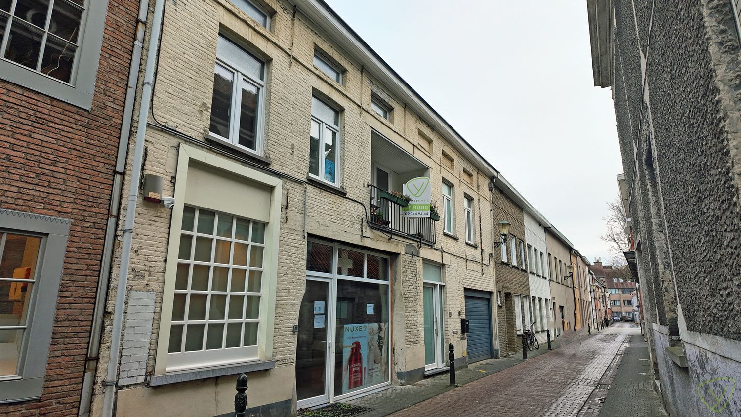 Recent gerenoveerd appartement in het centrum van Eeklo! foto {{pictureIndex}}