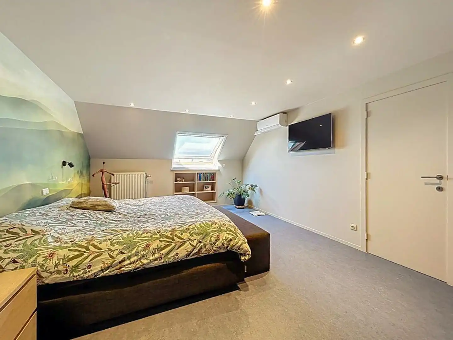  Instapklaar huis met 5 slaapkamers, dubbele praktijkruimte, ruime parking op zichtlocatie foto 20