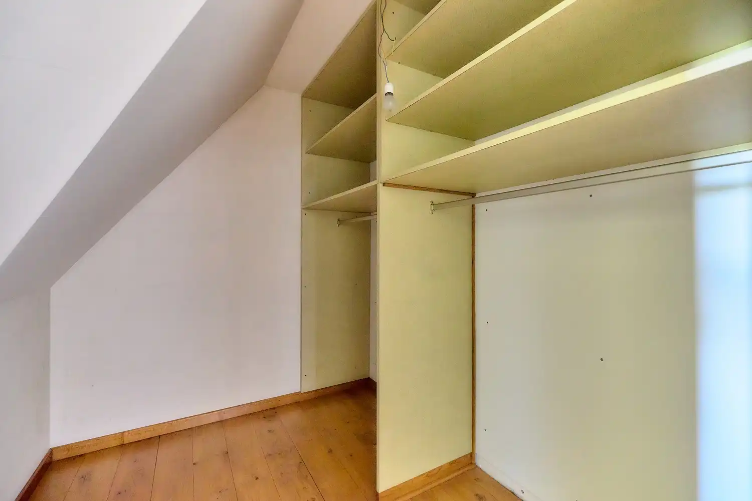 Ruime en degelijk gebouwde villa op groen perceel van 1318m² met zicht op de velden foto 20