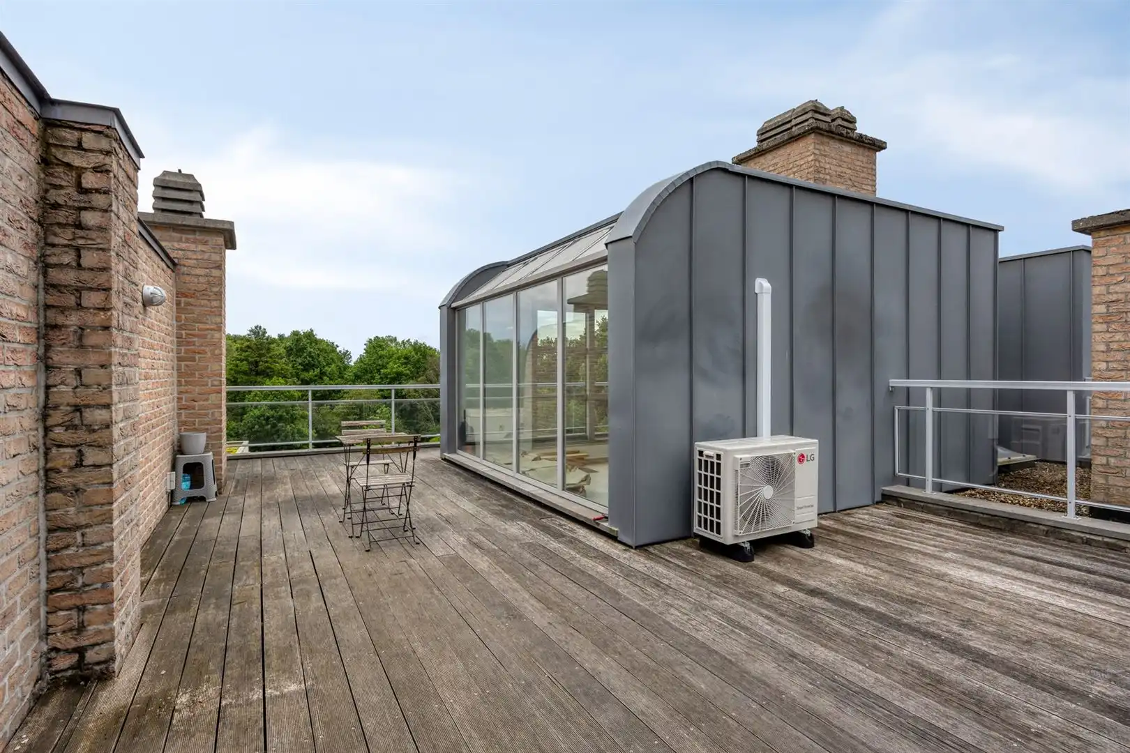 TE KOOP: Instapklaar duplexappartement met 3 slaapkamers en prachtig terras in hartje Zolder! foto 21