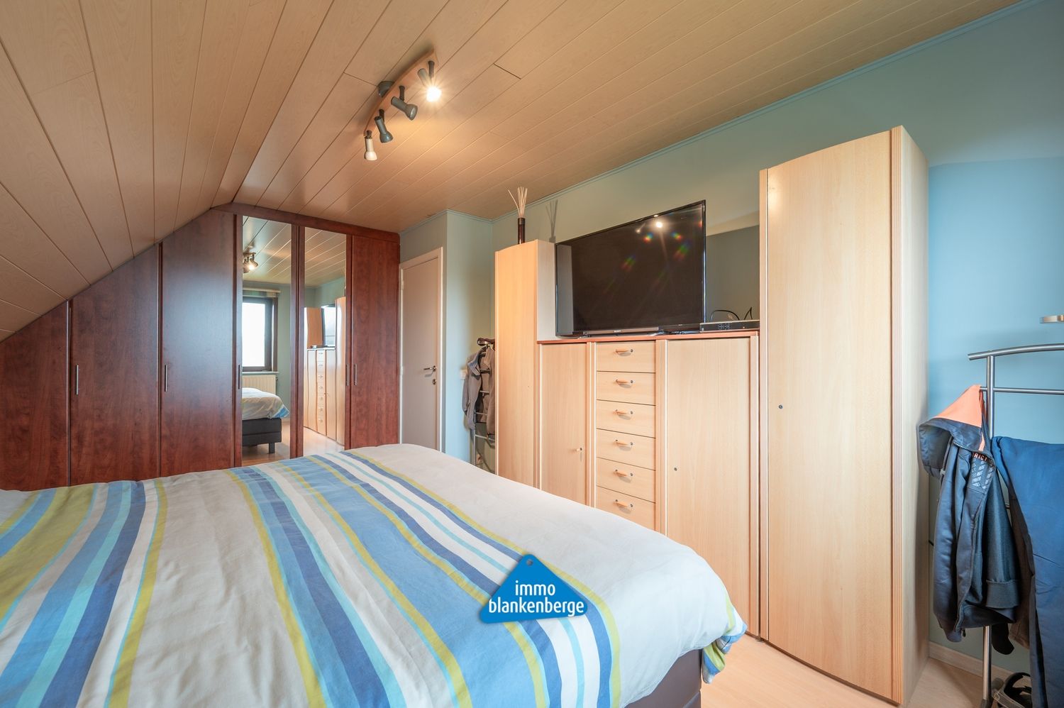 Ruime villa met zonnige tuin en moderne veranda op wandelafstand van de zee foto 21