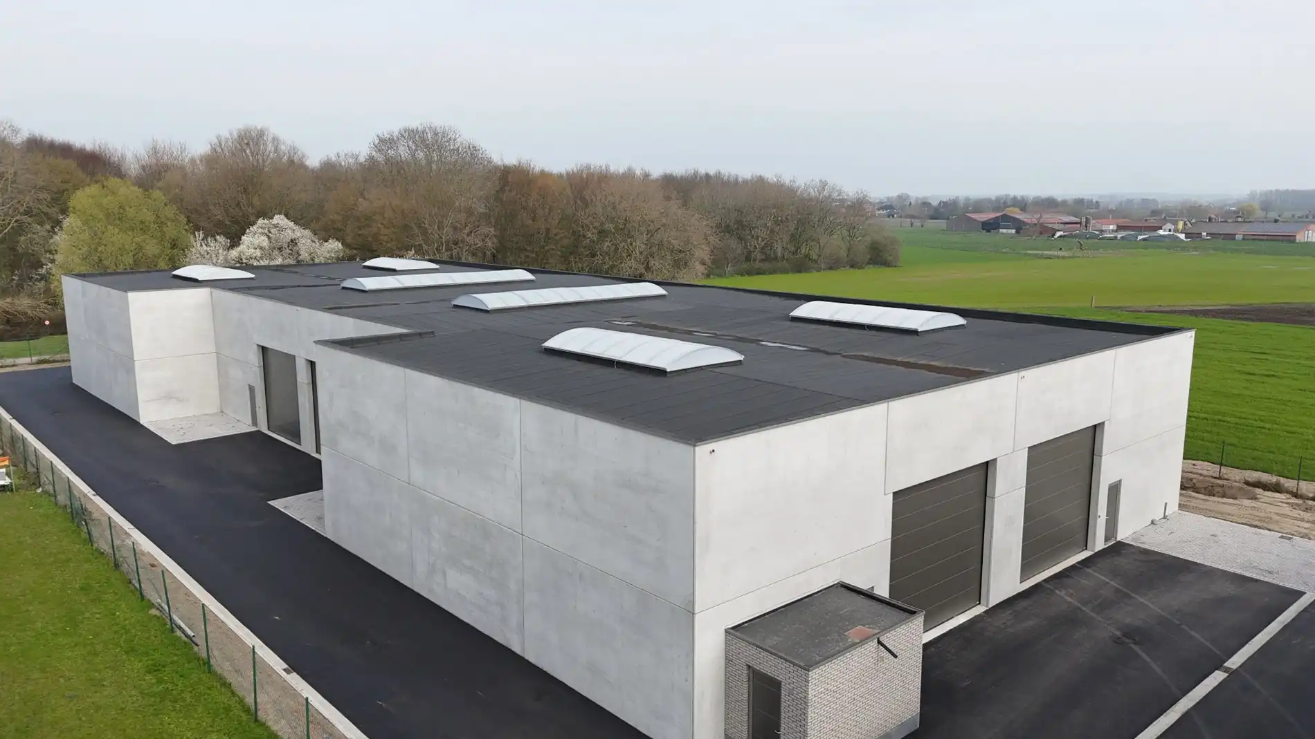 Nieuwbouw loods KMO-UNIT te koop – 256 m² met 1 parkeerplaats inbegrepen op de industriezone te Aartrijke foto 10