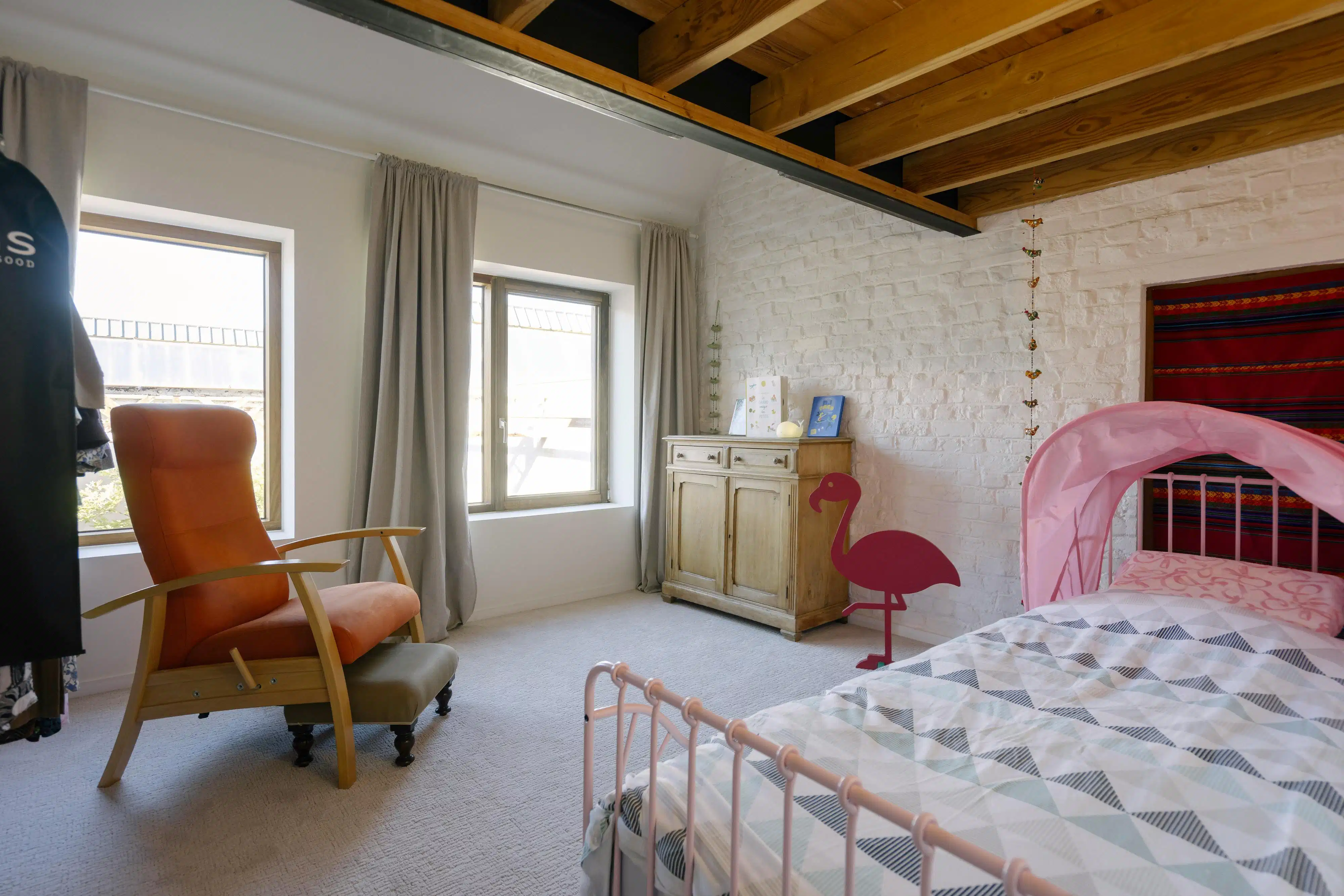Gerenoveerde woning met authentieke elementen en magazijn foto 18