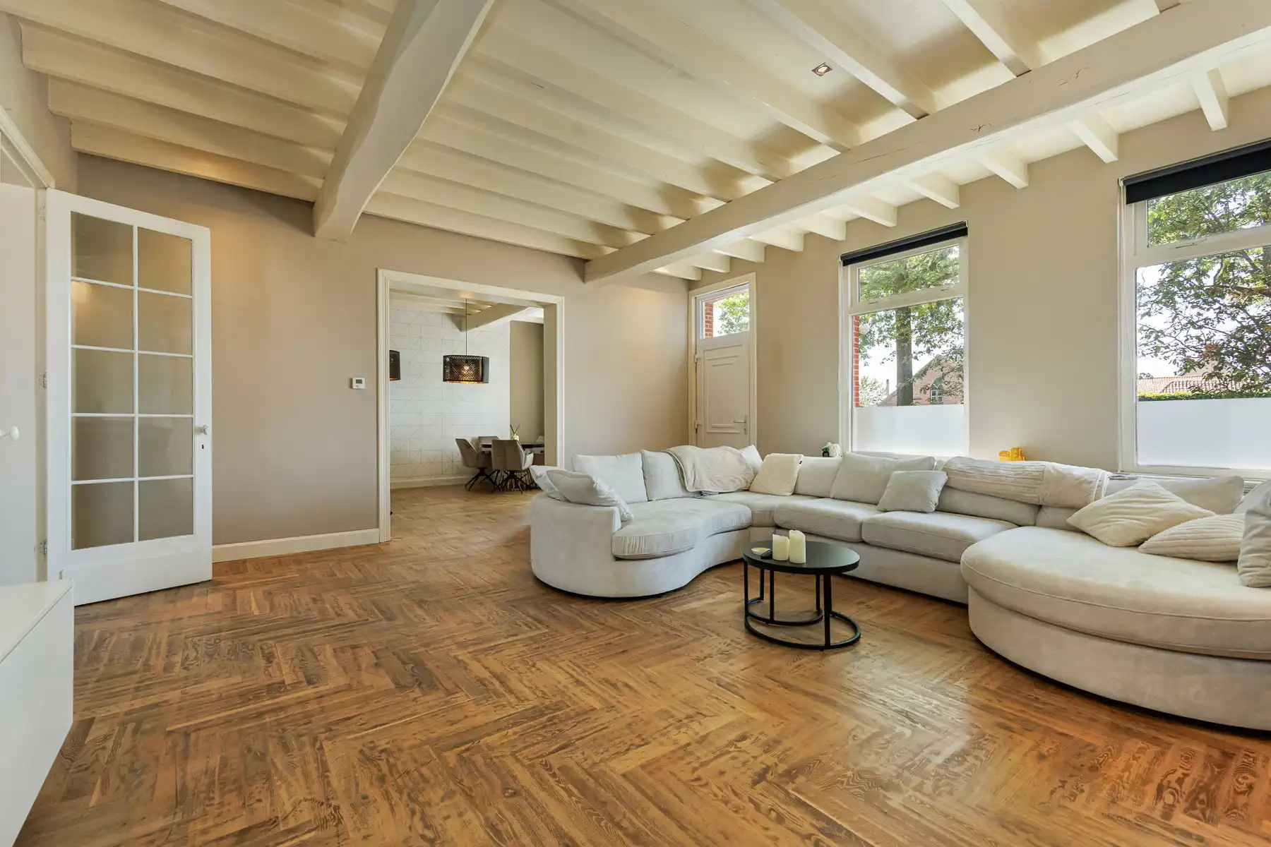 Ruime gezinswoning met 4 slaapkamers op een perceel van 610m². foto 3