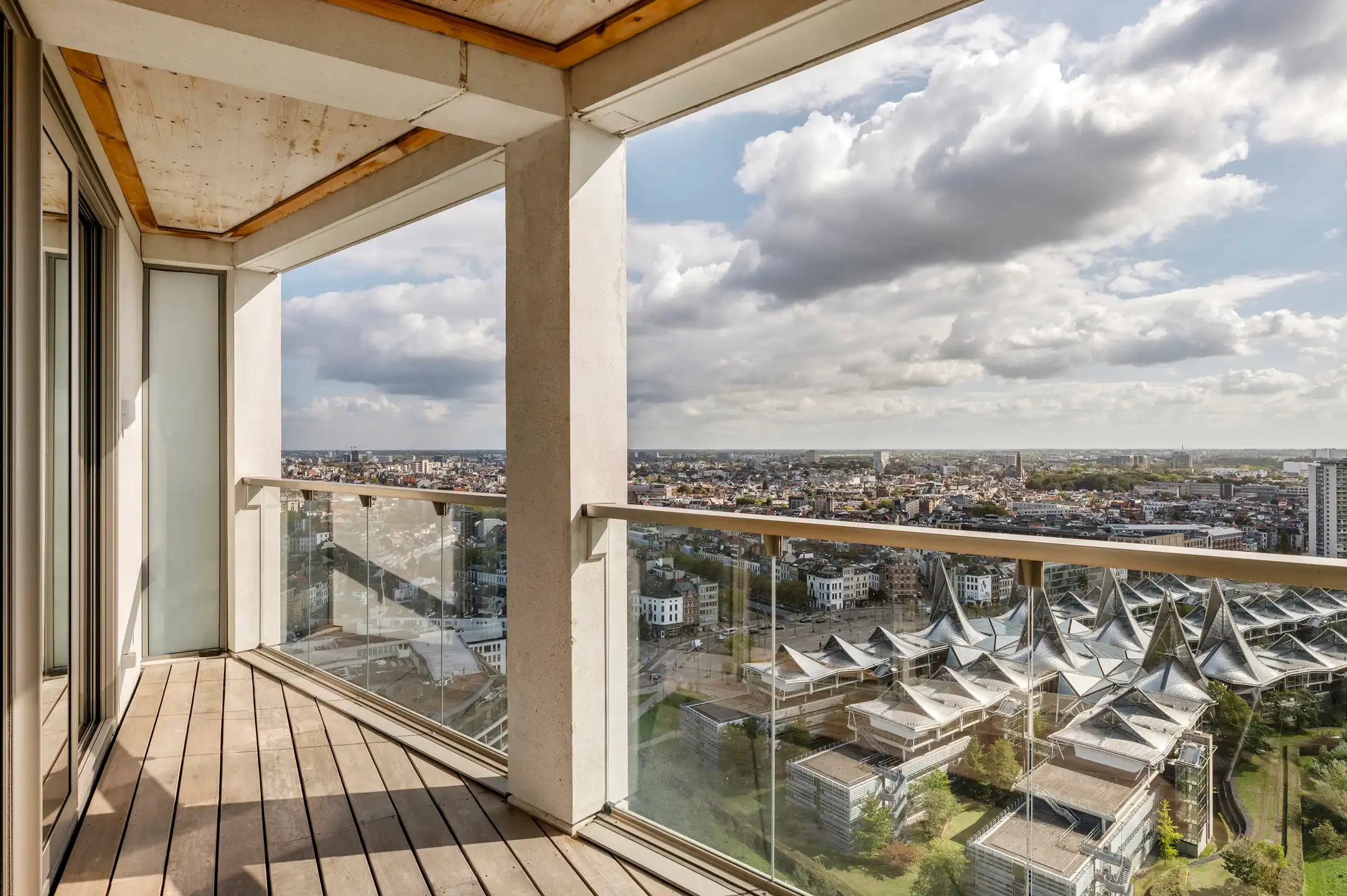Uitzonderlijk hoekappartement op de 23ste verdieping met zicht over de skyline van Antwerpen.&nbsp; foto 13
