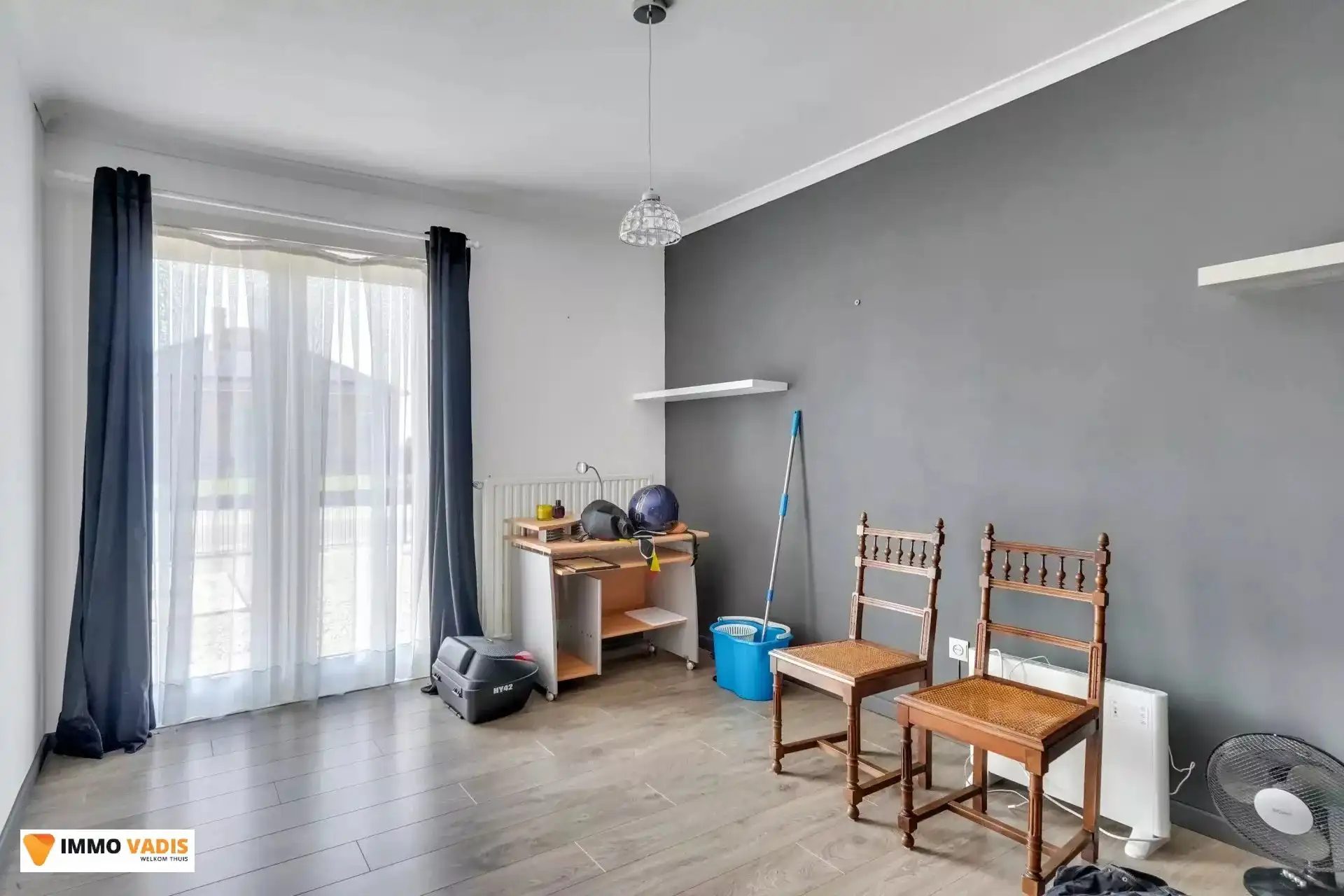 Te koop op lijfrente - Comfortabele villa met drie slaapkamers, twee garages en een magazijn. foto 15