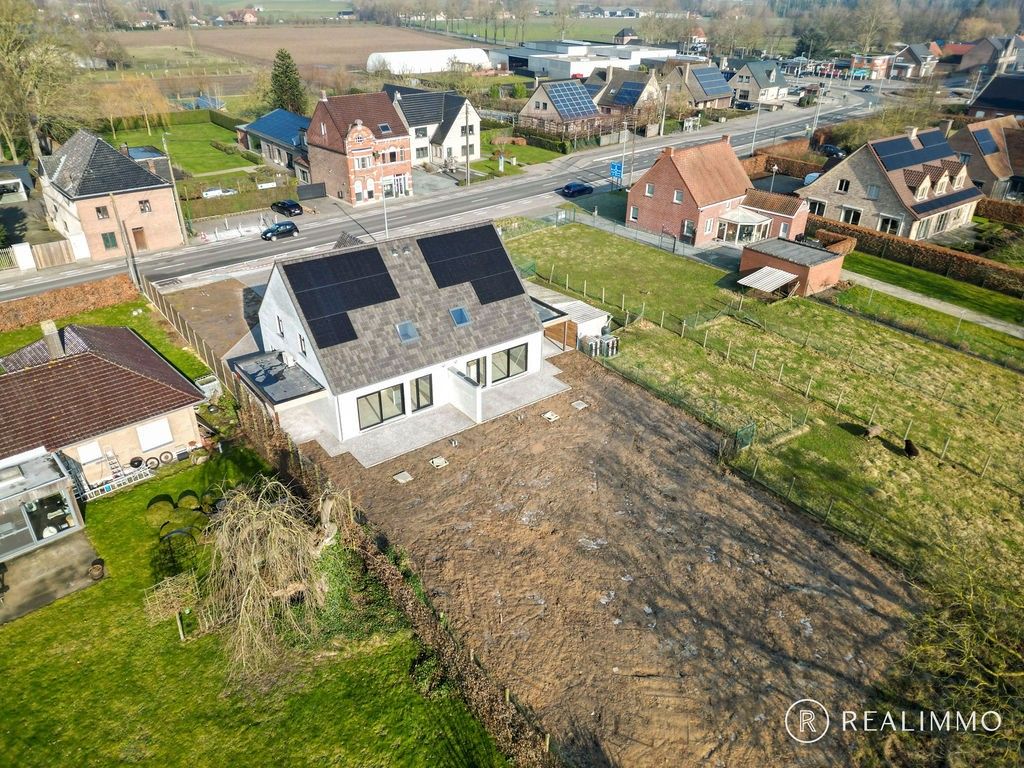 Halfopen nieuwbouwwoning met grote tuin in landelijke stijl in Kerkhove foto 3