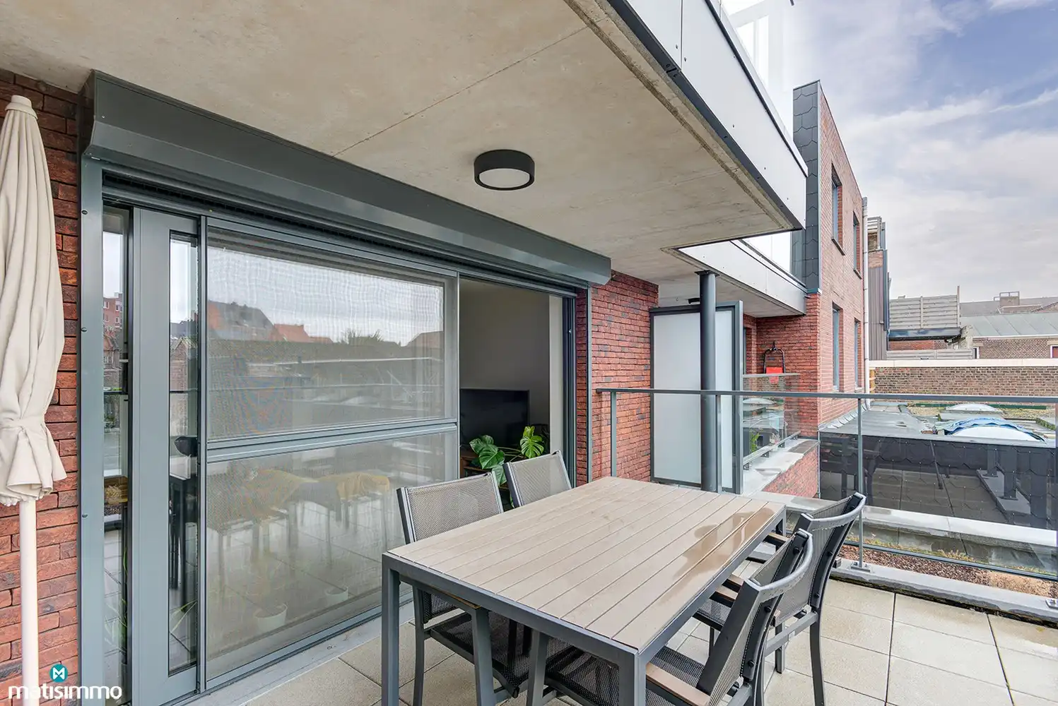 INSTAPKLAAR APPARTEMENT MET ZONNEPANELEN, AUTOSTAANPLAATS EN KELDERBERGING IN DE STADSKERN VAN TONGEREN foto 9