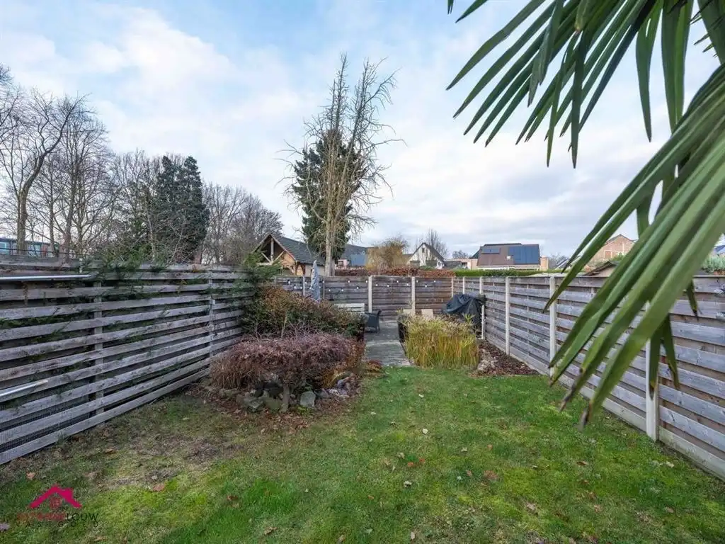 Gezellige en instapklare, half vrijstaande woning met veranda foto 6