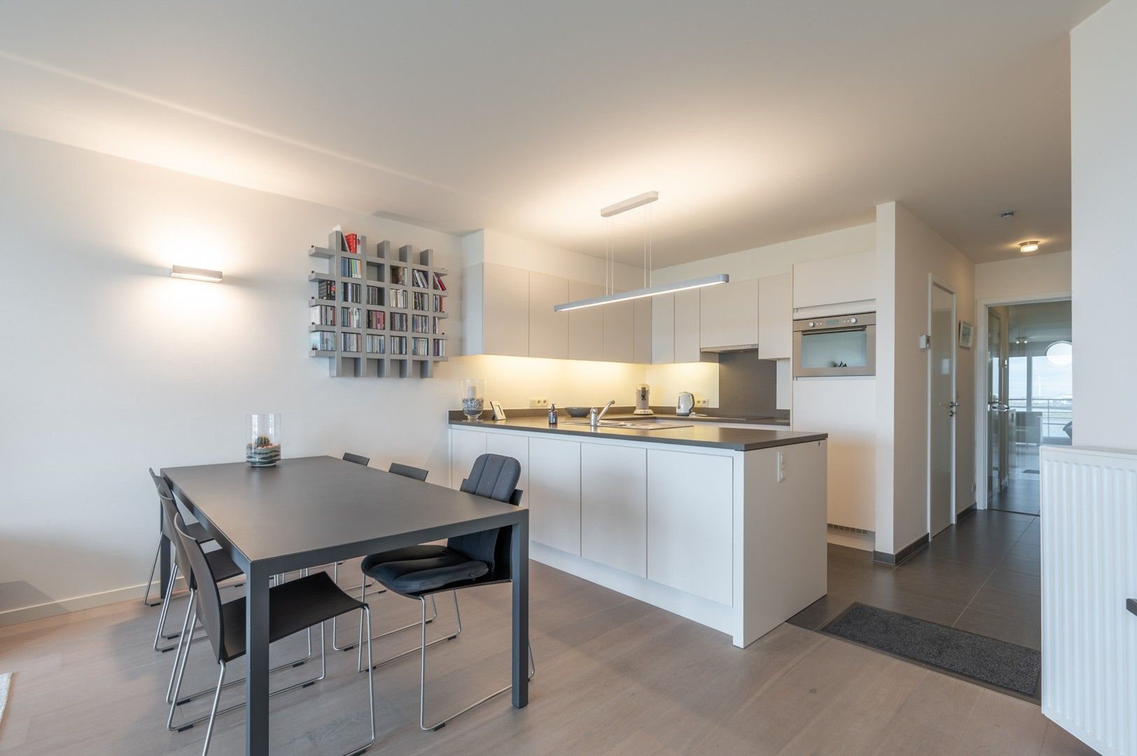 Zonnig doorloopappartement met twee slaapkamers! foto 13