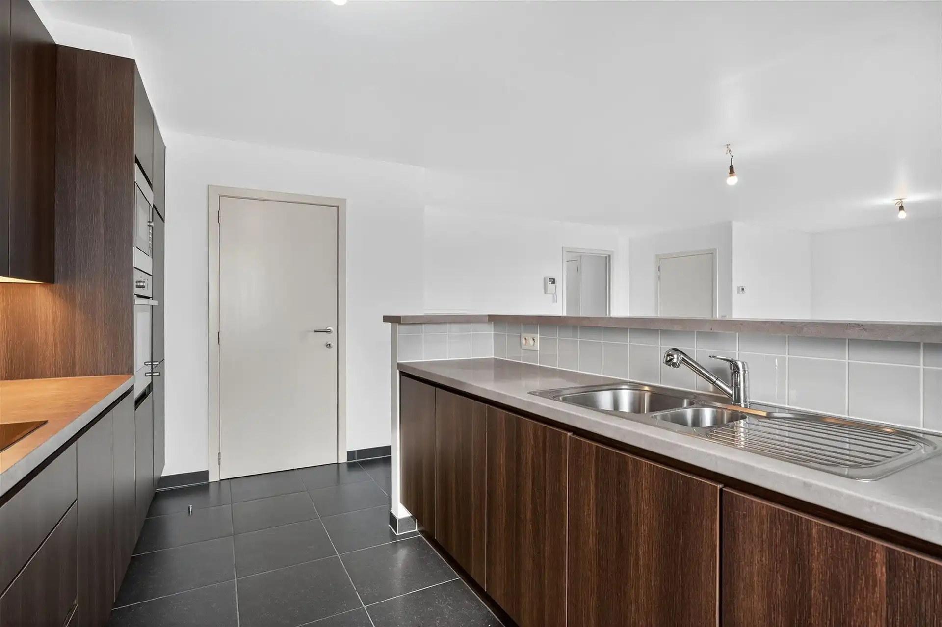 CENTRALE LIGGING / STAANPLAATS foto 15