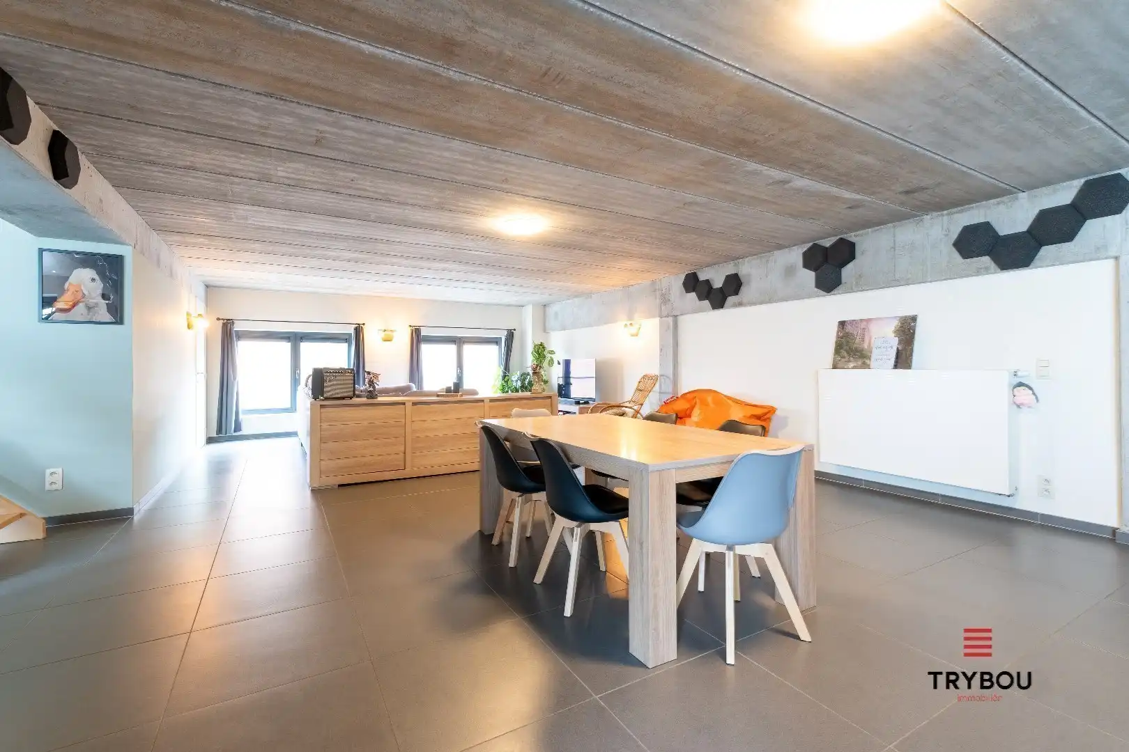 Uitzonderlijk ruime industriële duplex met ruim terras in centrum Roeselare foto 4