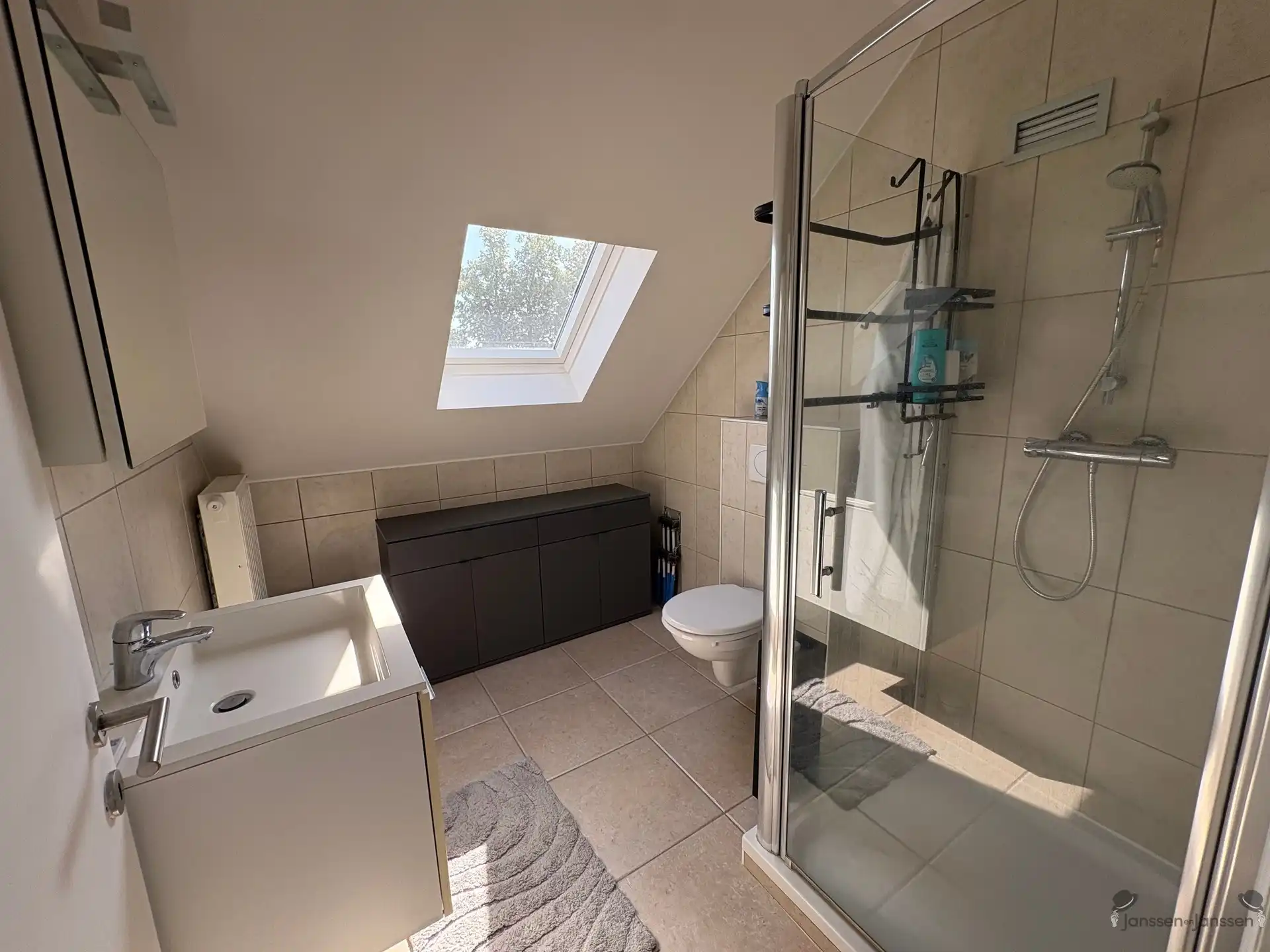 Ruim duplex appartement met terras en ondergrondse staanplaats te huur in Leopoldsburg  foto 16