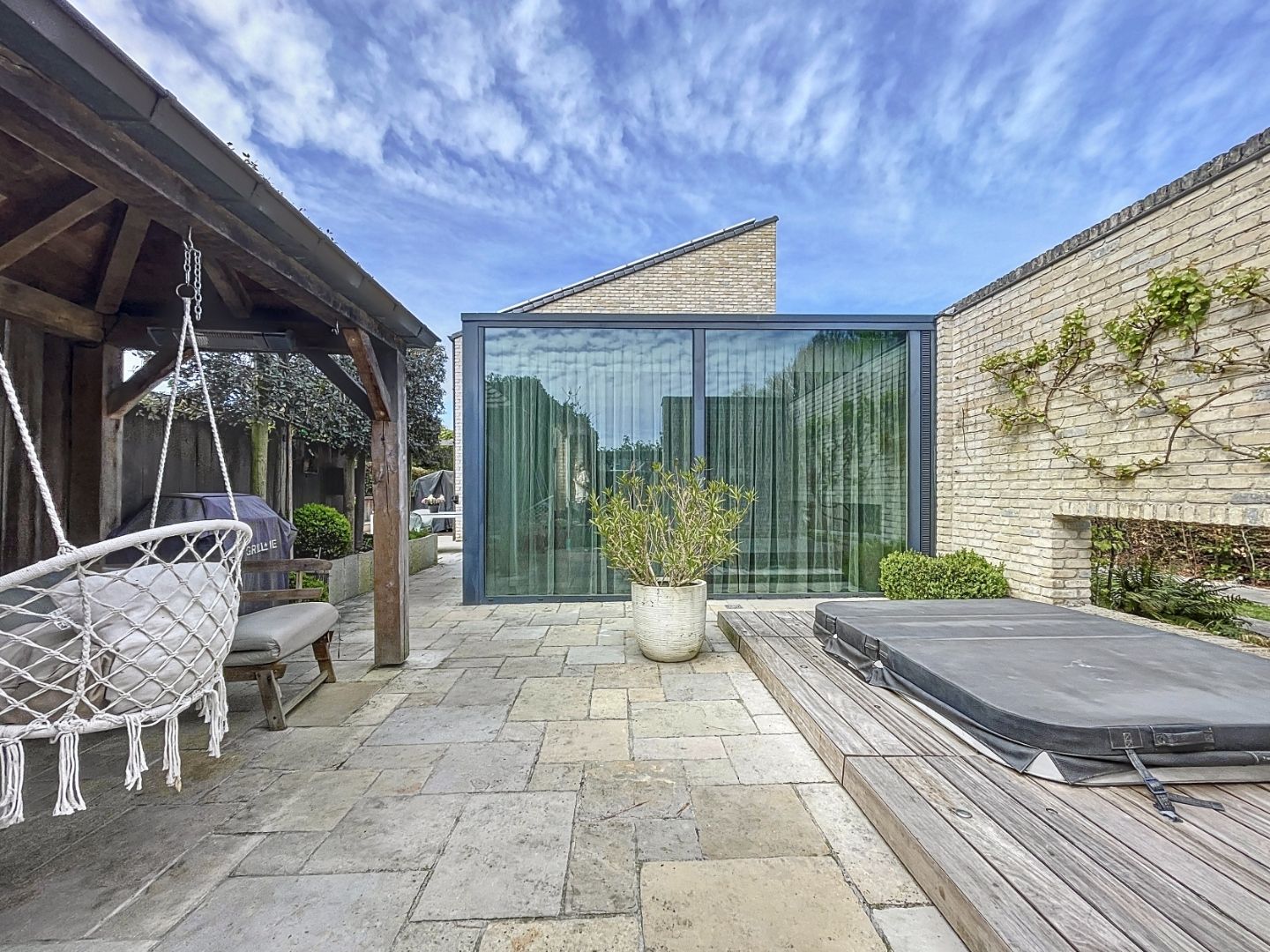 Ruime gerenoveerde woning te Koksijde-Dorp. foto 14