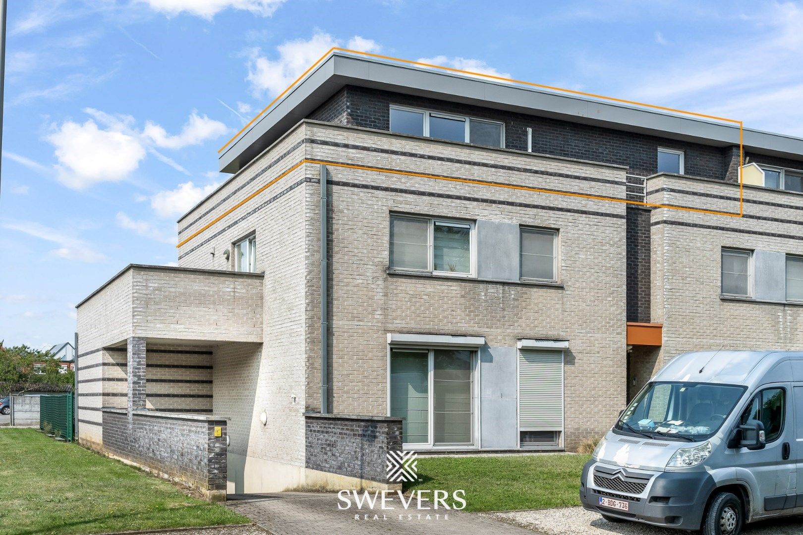 Ruim appartement net buiten Beringen-centrum met uitzicht rondom foto 1