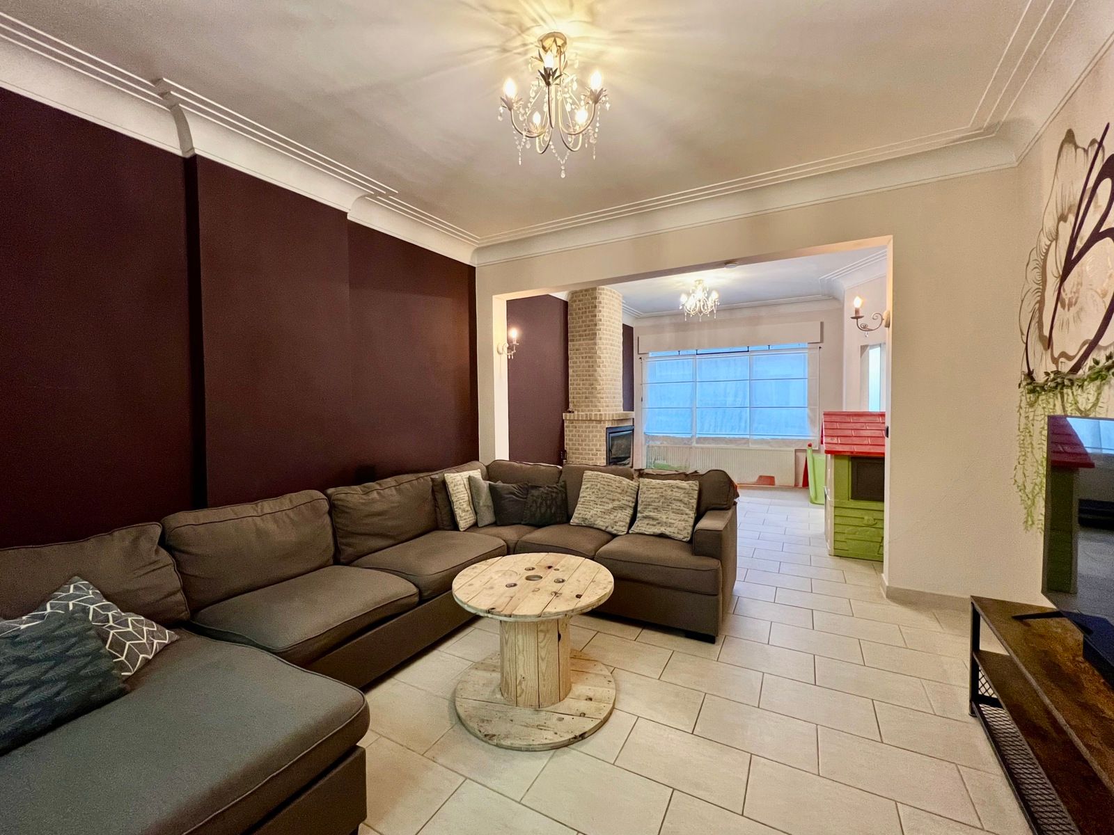 Zéér ruime gerenoveerde woning met 5 grote slaapkamers. foto 4