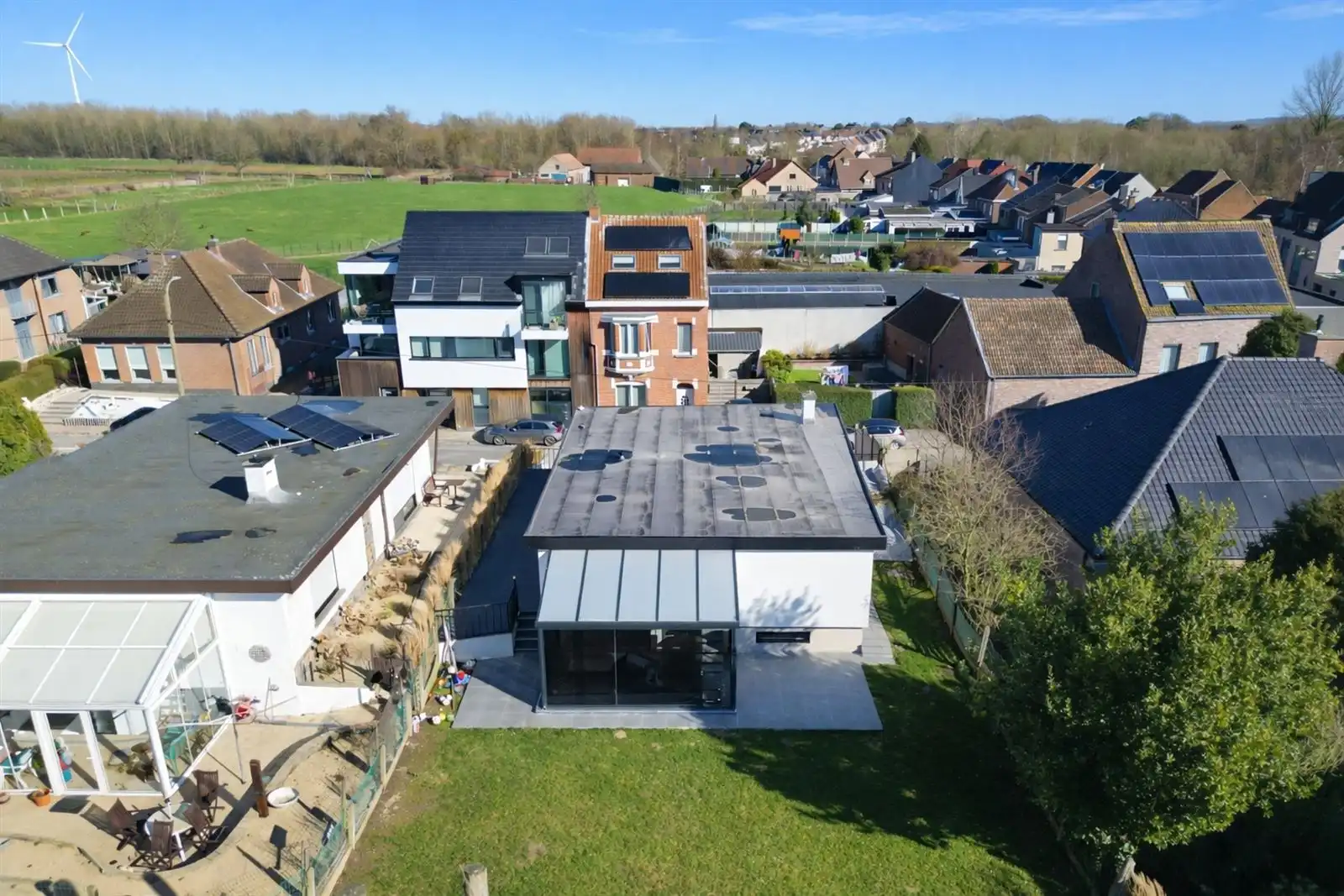 Instapklare gezinswoning met tuin en garage nabij centrum foto 19