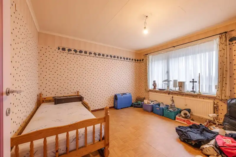 Te renoveren, rustige gelegen halfopen woning met 3 slaapkamers, garage en tuin te koop in Sint-Baafs-Vijve! foto 20