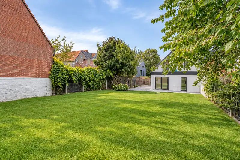 Ruime en instapklare woning met 4 slaapkamers en tuin foto 10