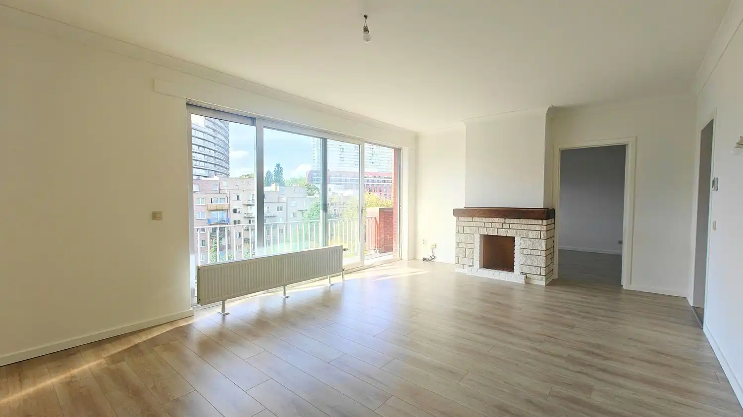 Gerenoveerd 1-slaapkamerappartement met terras op de 6de verdieping foto {{pictureIndex}}