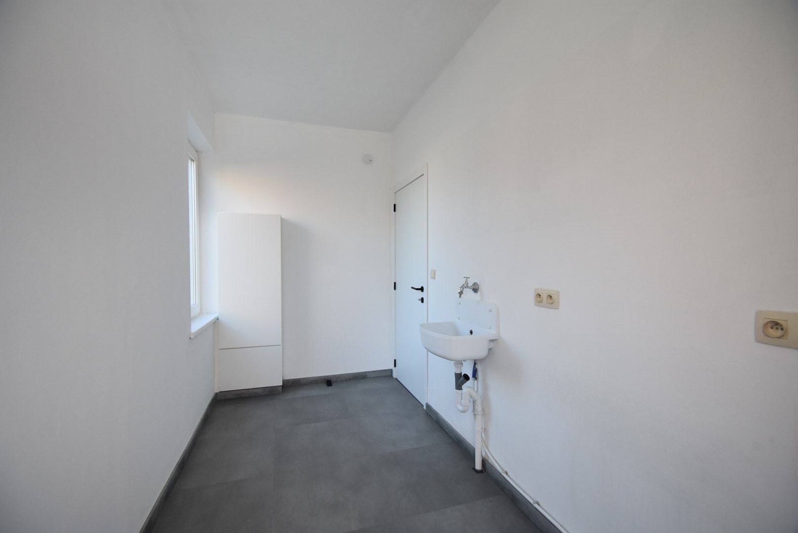 * * WACHTLIJST VOLZET * * Zeer grondig en geslaagd gerenoveerde woning met terras en dubbele autostandplaats foto 16