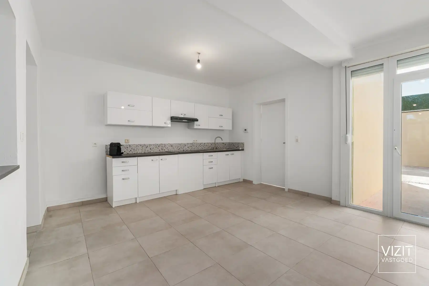 Volledig gerenoveerde woning met stadstuin foto 7