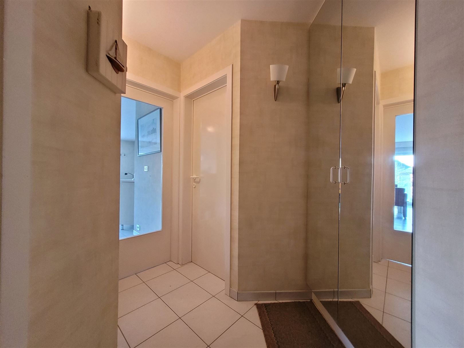 Gemeubeld appartement met 1 slaapkamer foto 16