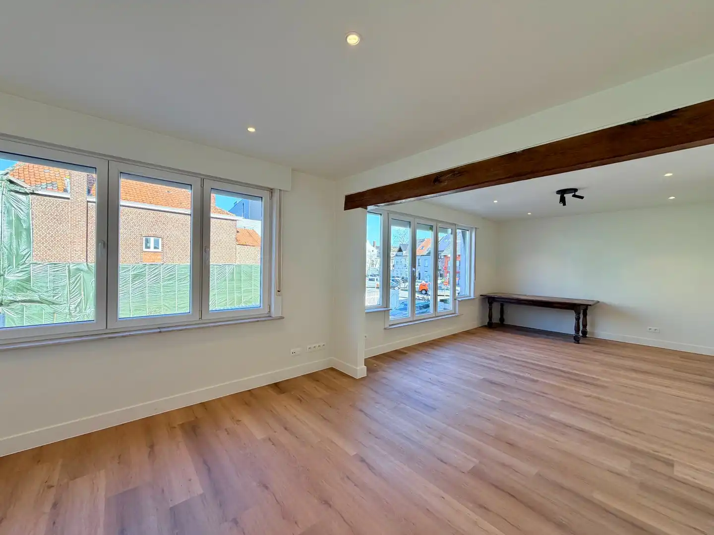 Gerenoveerd duplexappartement met 3 slaapkamers in centrum Tielt! foto {{pictureIndex}}