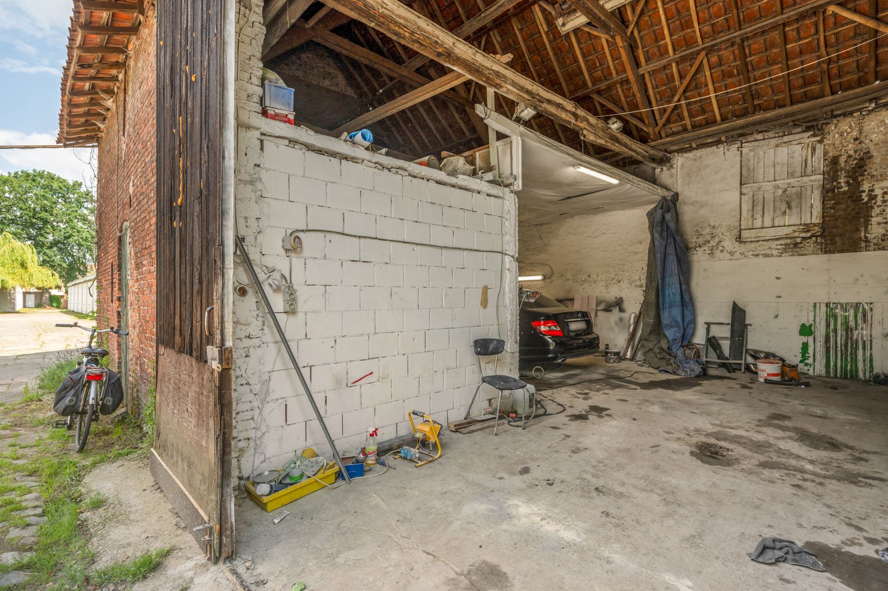 Uniek hoeve omgeven door privacy en rust foto 27