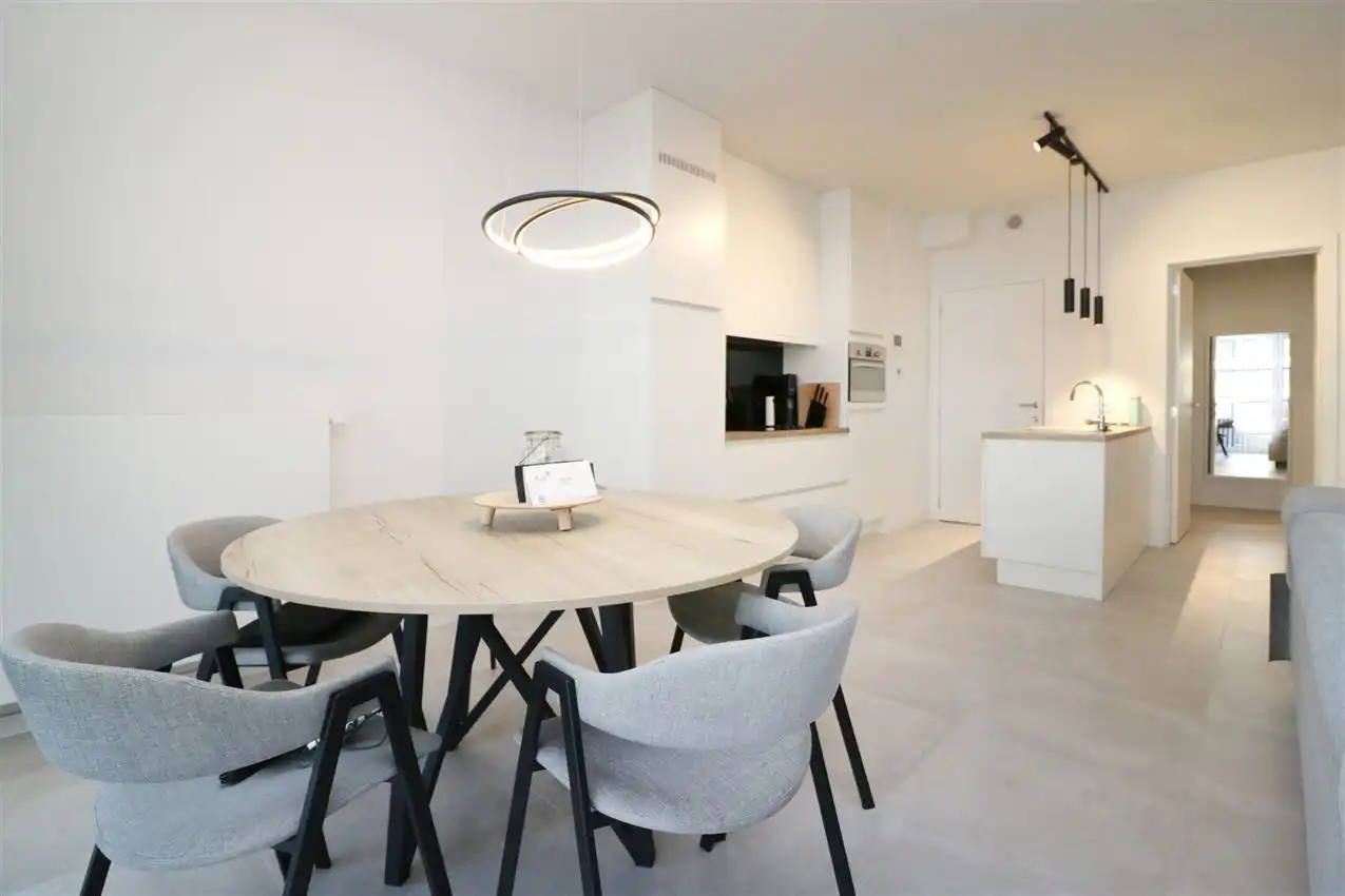 Gelijkvloers app., twee slpk, zonnig terras in centrum foto 12