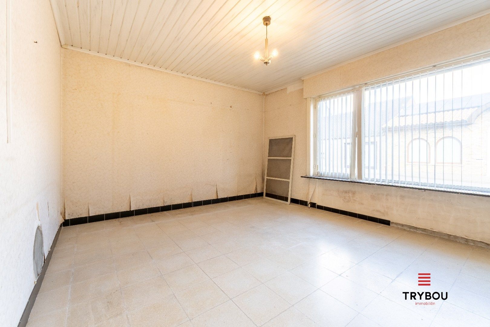Gelijkvloerse woning met 2 garages in het centrum van Houthulst foto 10